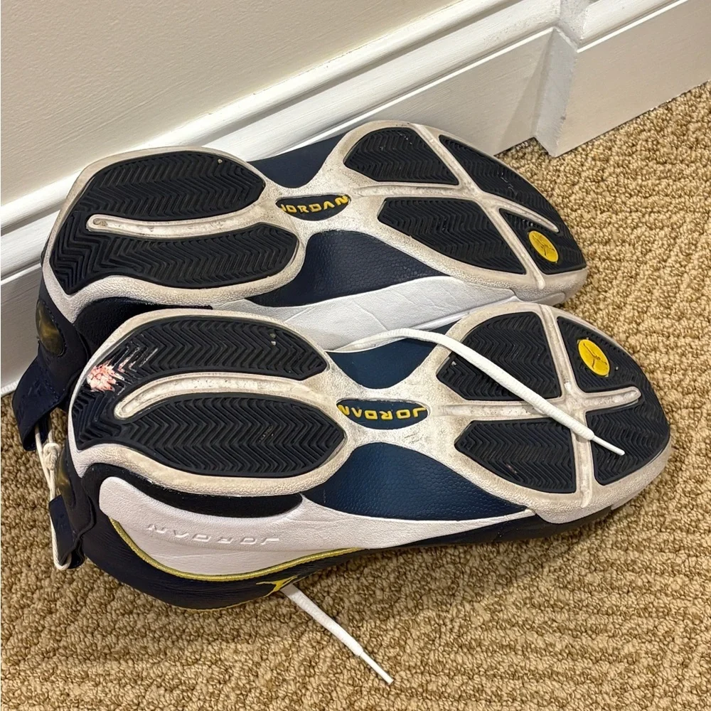 🏀 Jordan Jumpman Team J “Michigan” White/Navy/Varsity Maize – Size 14